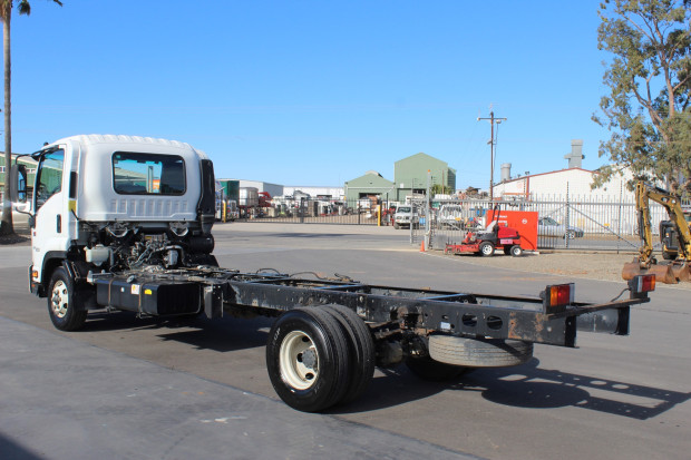 2017 ISUZU FRR 107-210 AUTOMATIC CAB CHASSIS