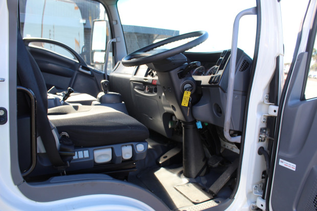 2017 ISUZU FRR 107-210 AUTOMATIC CAB CHASSIS