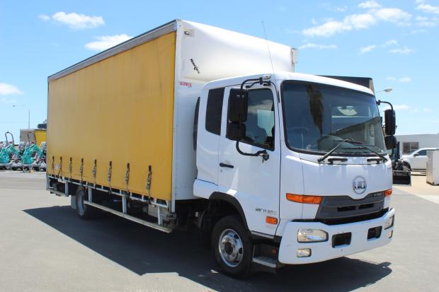 2016 UD CONDOR MK11 250 AUTOMATIC CURTAINSIDER