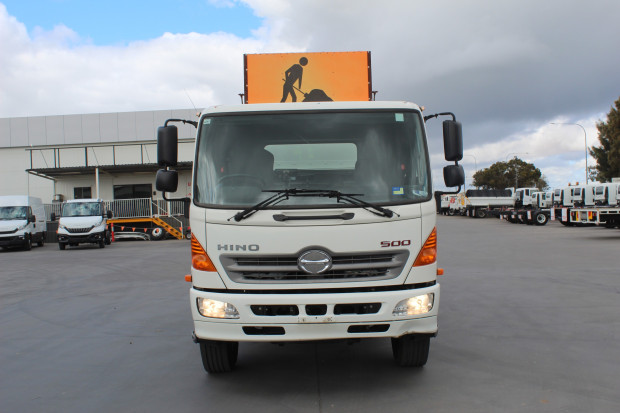2011 HINO FG 1628-500 SERIES AUTOMATIC ROAD MAINTENANCE TRUCK