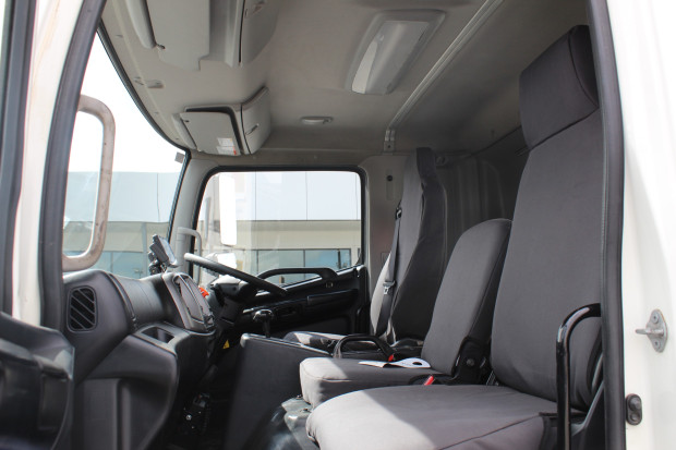 2011 HINO FG 1628-500 SERIES AUTOMATIC ROAD MAINTENANCE TRUCK