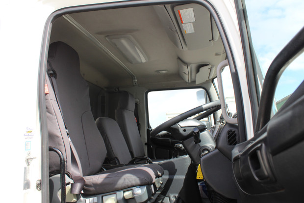2011 HINO FG 1628-500 SERIES AUTOMATIC ROAD MAINTENANCE TRUCK