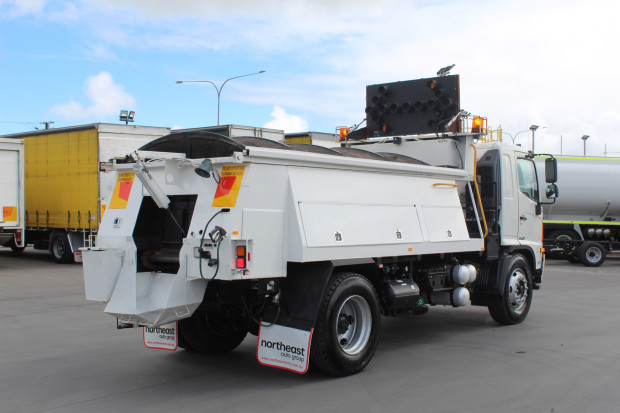2011 HINO FG 1628-500 SERIES AUTOMATIC ROAD MAINTENANCE TRUCK