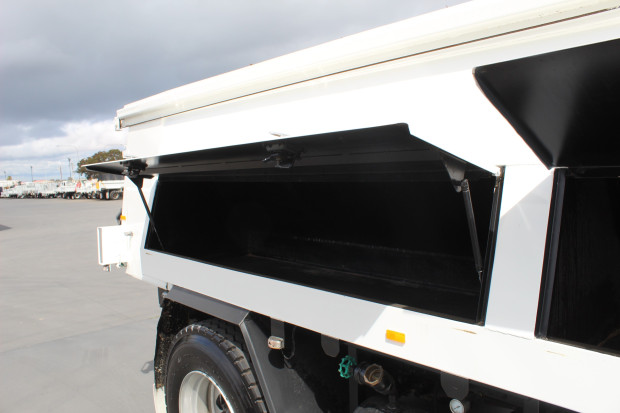 2011 HINO FG 1628-500 SERIES AUTOMATIC ROAD MAINTENANCE TRUCK