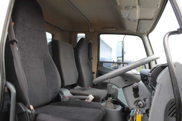 2017 MITSUBISHI FIGHTER TRUCK FIGHTER MANUAL TRAY