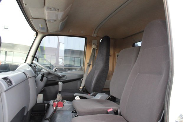 2017 MITSUBISHI FIGHTER TRUCK FIGHTER MANUAL TRAY