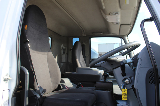 2018 MITSUBISHI FIGHTER 1627 AUTOMATIC CURTAINSIDER