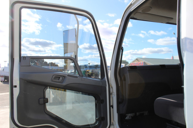 2018 MITSUBISHI FIGHTER 1627 AUTOMATIC CURTAINSIDER