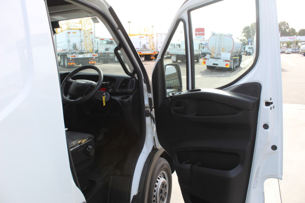 2017 IVECO DAILY MY14 35S13 SWB/LOW (WB3000) 6 SP MANUAL + DOUBLE O/D VAN