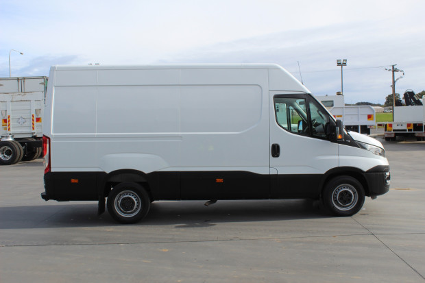 2017 IVECO DAILY MY14 35S13 SWB/LOW (WB3000) 6 SP MANUAL + DOUBLE O/D VAN