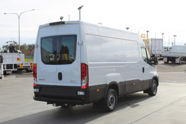 2017 IVECO DAILY MY14 35S13 SWB/LOW (WB3000) 6 SP MANUAL + DOUBLE O/D VAN