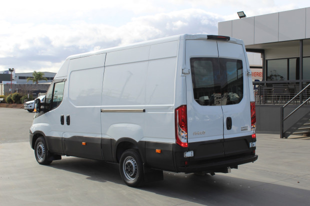 2017 IVECO DAILY MY14 35S13 SWB/LOW (WB3000) 6 SP MANUAL + DOUBLE O/D VAN