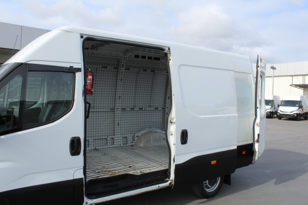 2017 IVECO DAILY MY14 35S13 SWB/LOW (WB3000) 6 SP MANUAL + DOUBLE O/D VAN