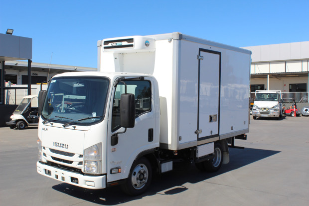 2020 ISUZU NLR 45-150 TRUCK NLR 45-150 AMT REFRIGERATED