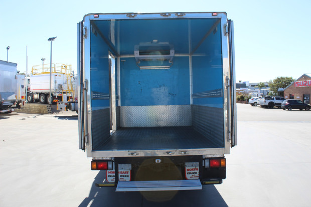 2020 ISUZU NLR 45-150 TRUCK NLR 45-150 AMT REFRIGERATED