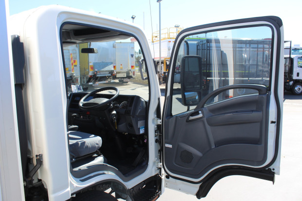 2020 ISUZU NLR 45-150 TRUCK NLR 45-150 AMT REFRIGERATED