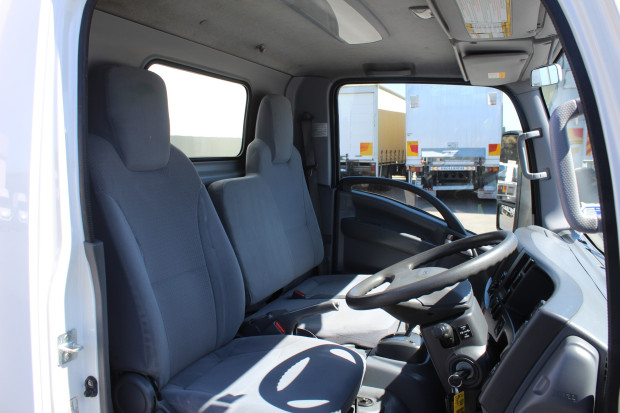 2020 ISUZU NLR 45-150 TRUCK NLR 45-150 AMT REFRIGERATED