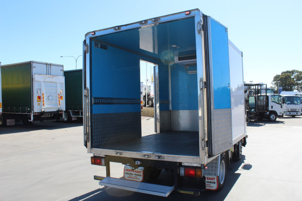 2020 ISUZU NLR 45-150 TRUCK NLR 45-150 AMT REFRIGERATED