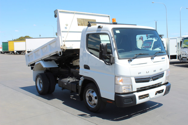 2017 MITSUBISHI CANTER 715 SWB AMT TIPPER