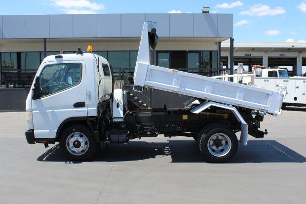 2017 MITSUBISHI CANTER 715 SWB AMT TIPPER