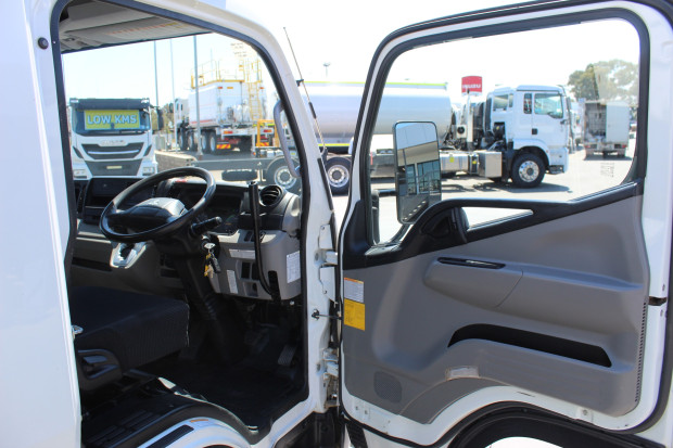 2017 MITSUBISHI CANTER 715 SWB AMT TIPPER