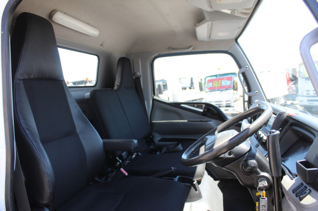 2017 MITSUBISHI CANTER 715 SWB AMT TIPPER