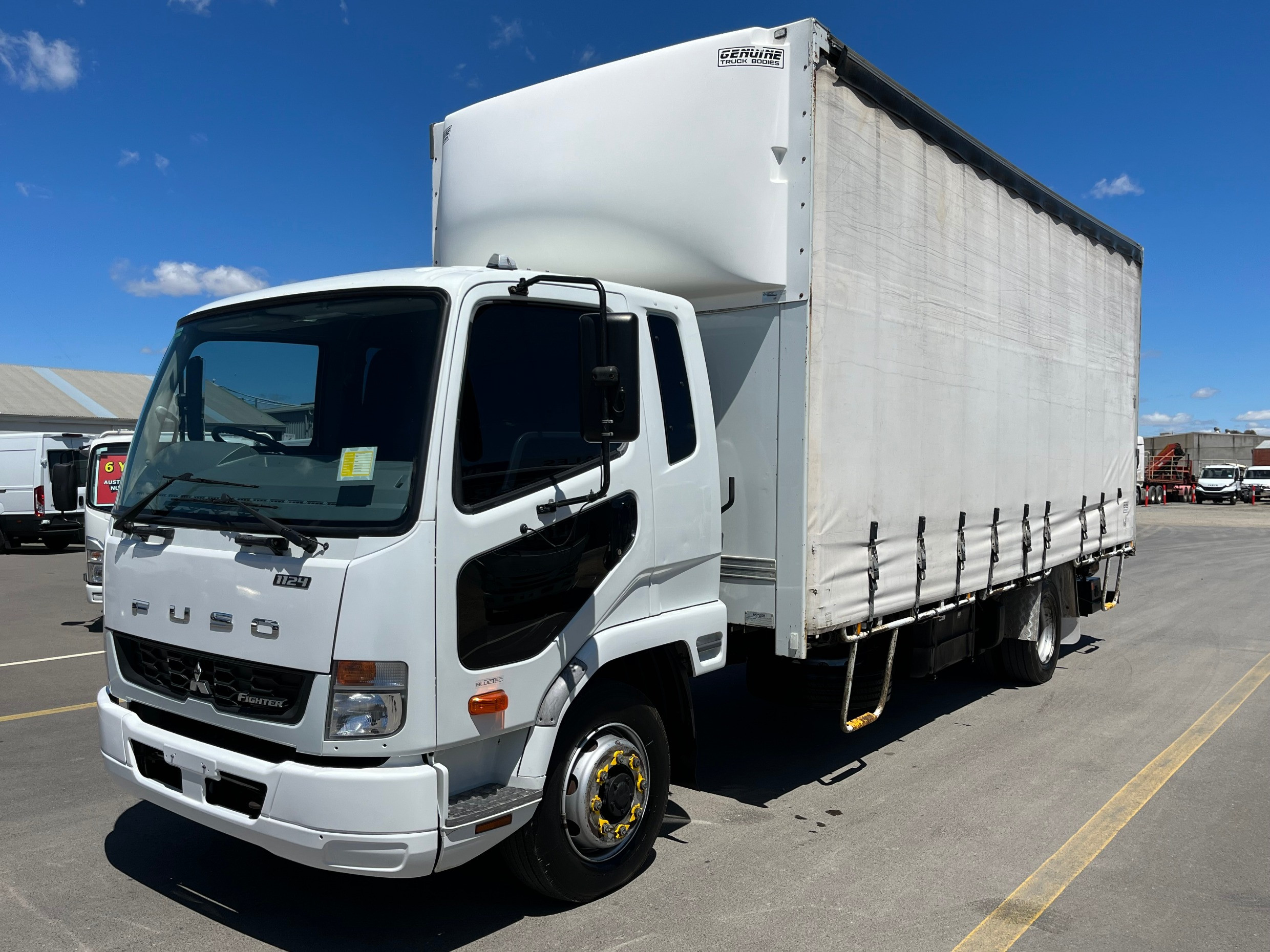 2017 FUSO FK600 FIGHTER AUTOMATIC CURTAINSIDER