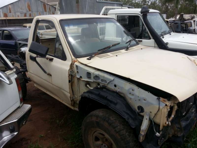 1990 TOYOTA HILUX MANUAL