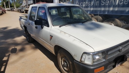 1997 TOYOTA HILUX 5 SPEED MANUAL STYLESIDE TRAY
