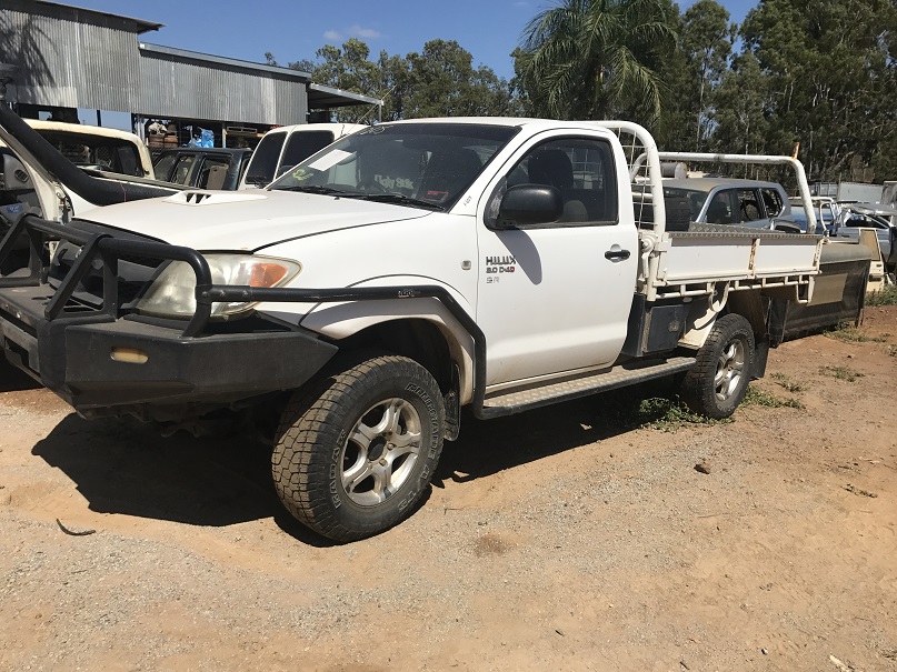2005 TOYOTA HILUX 5 SPEED MANUAL STEEL DROPSIDE TRAY WITH TIMBER DECK