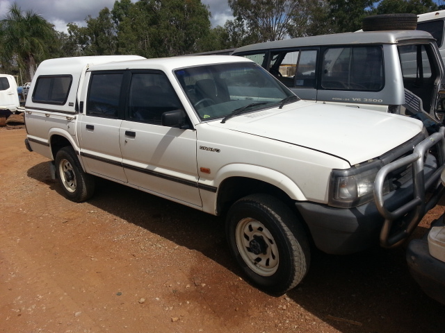 1996 MAZDA B2500 5 SPEED MANUAL STYLESIDE TRAY WITH FIBREGLASS CANOPY