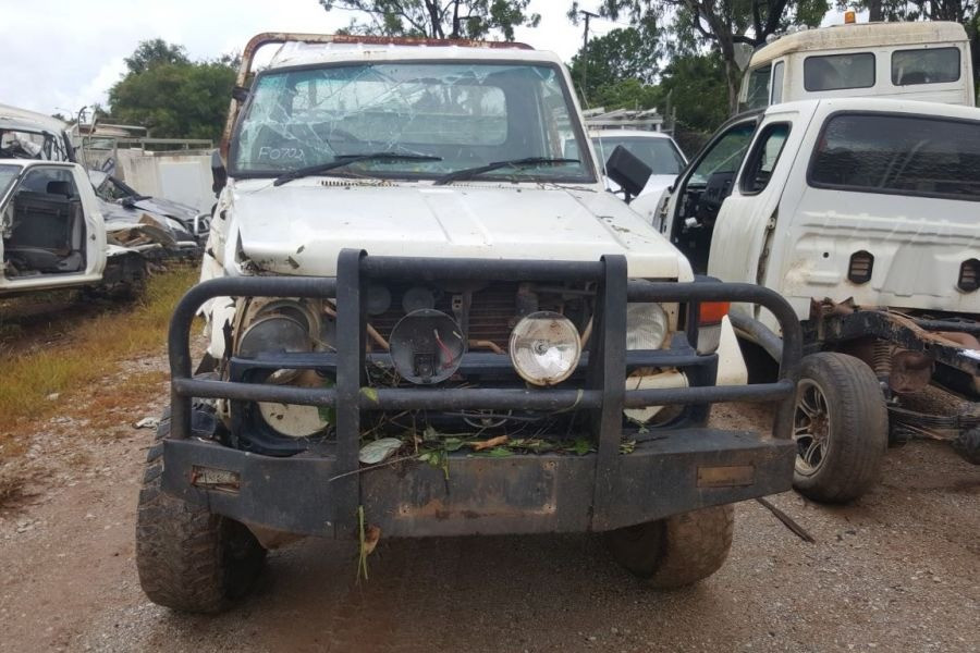 2003 TOYOTA LANDCRUISER 5 SPEED MANUAL DROPSIDE TRAY