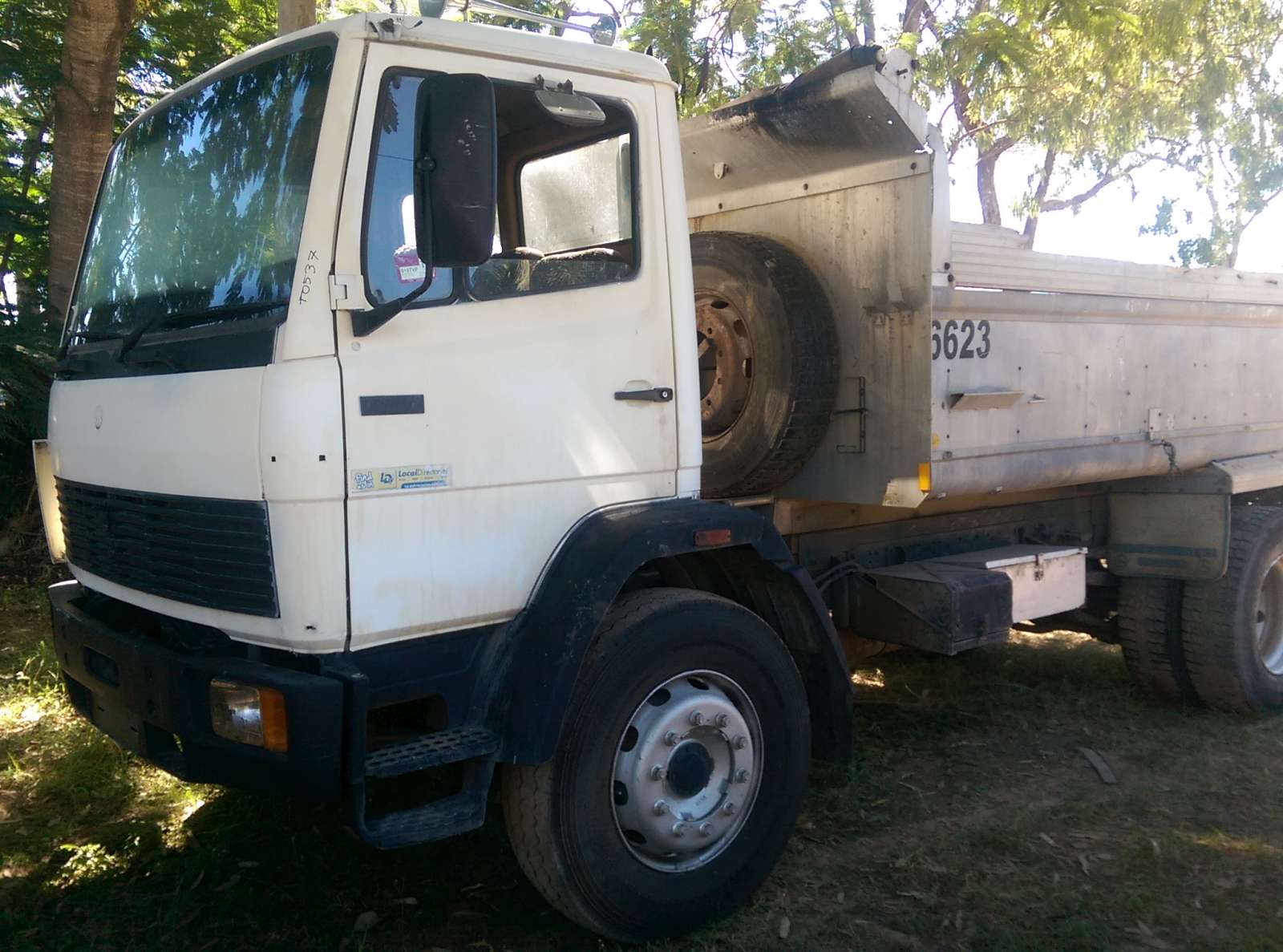 1990 MERCEDES-BENZ 1517 EATON 9 SPEED TIPPER