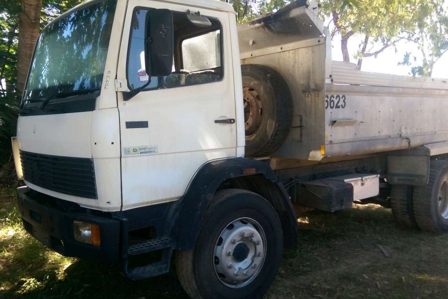 1990 MERCEDES-BENZ 1517 EATON 9 SPEED TIPPER