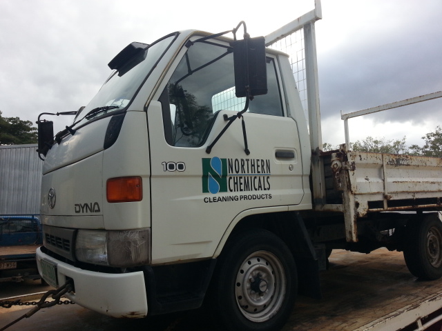 1999 TOYOTA DYNA 5 SPEED MANUAL DROPSIDE TRAY - STEEL WITH TIMBER DECK