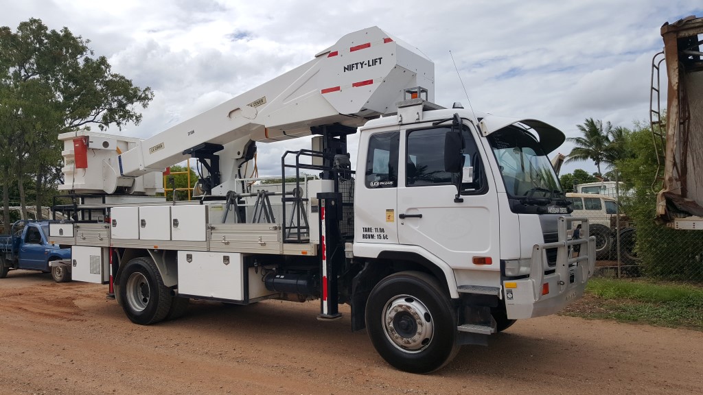 2007 NISSAN / UD PK 9 SPEED EATON ROADRANGER 4X2 EWP