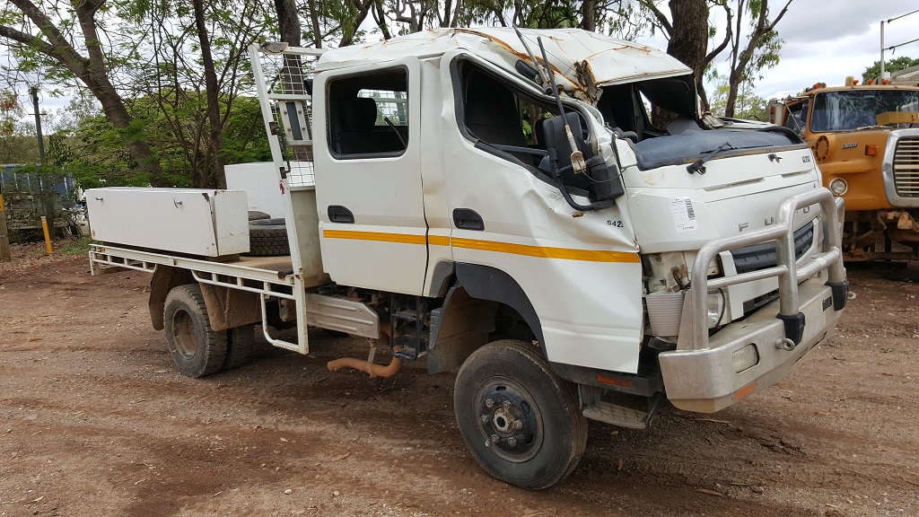 2012 MITSUBISHI CANTER 5 SPEED MANUAL TRAY WITH SERVICE BODY
