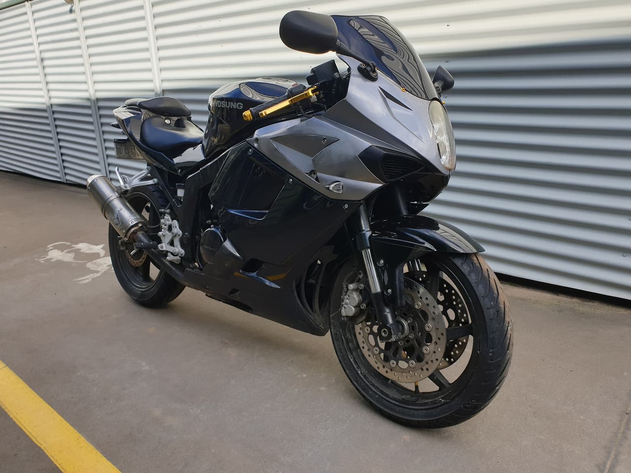 2011 HYOSUNG GT250R EFI ROAD BIKE