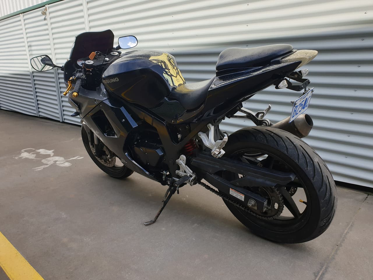 2011 HYOSUNG GT250R EFI ROAD BIKE