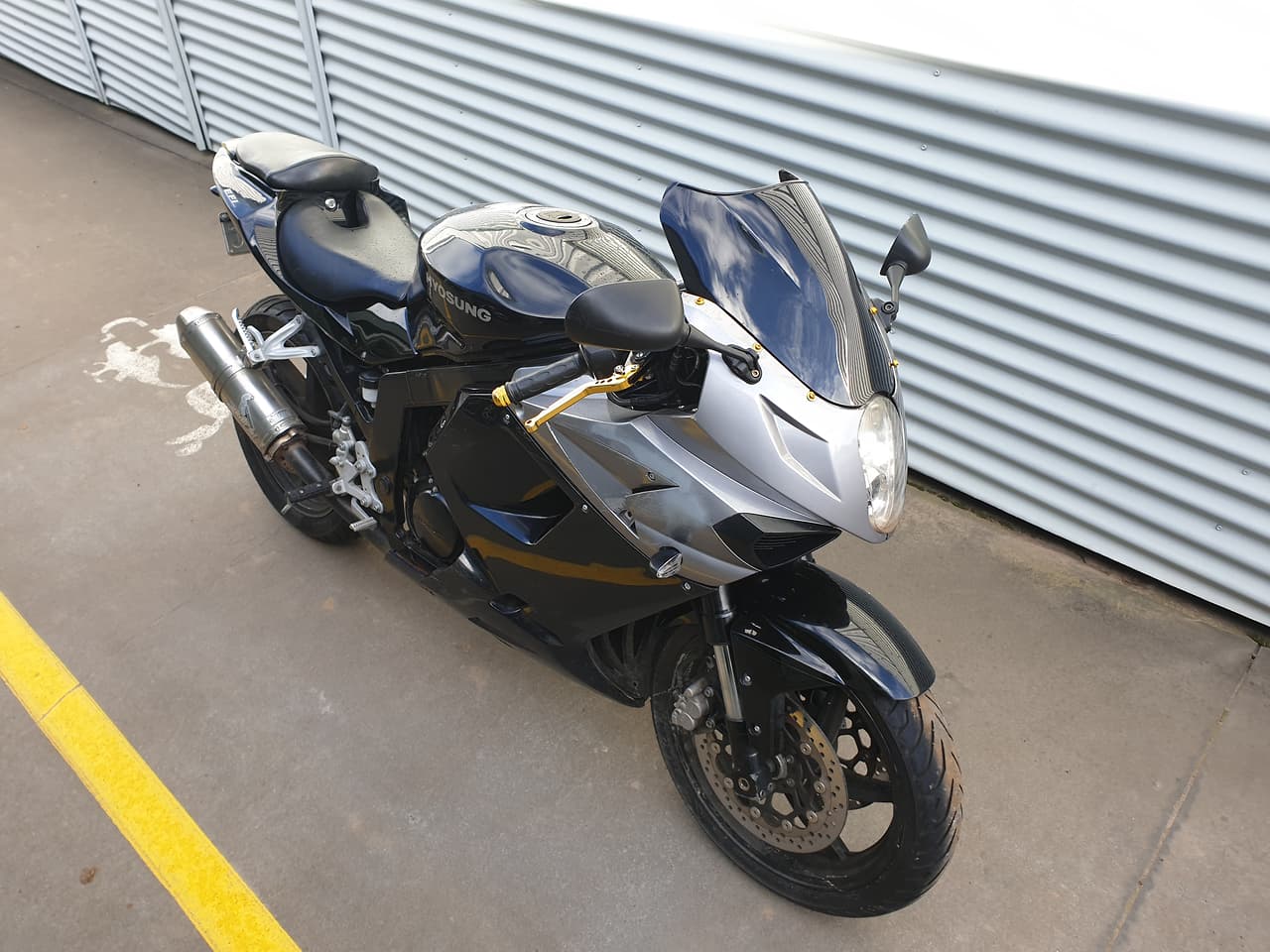 2011 HYOSUNG GT250R EFI ROAD BIKE
