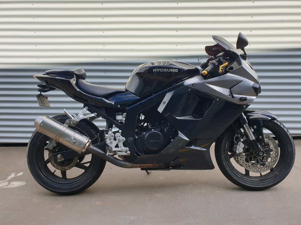 2011 HYOSUNG GT250R EFI ROAD BIKE