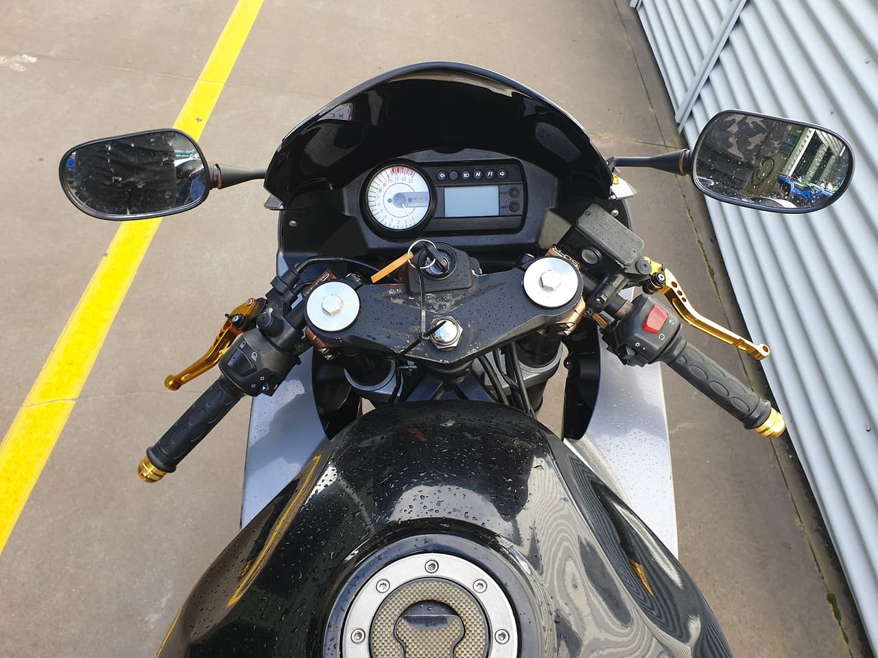 2011 HYOSUNG GT250R EFI ROAD BIKE