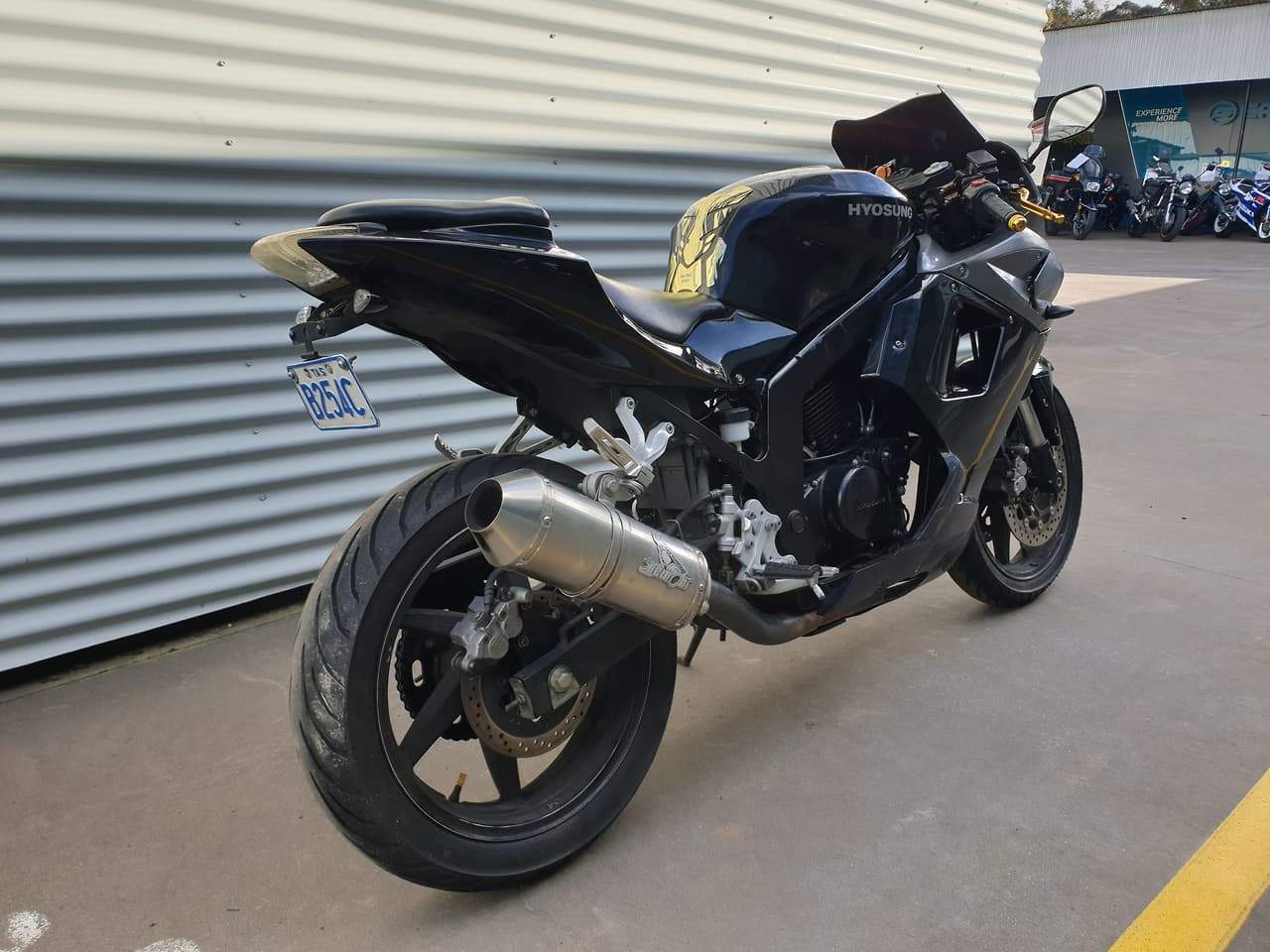 2011 HYOSUNG GT250R EFI ROAD BIKE