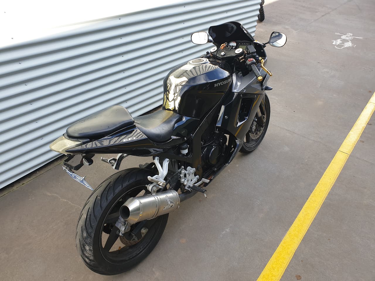 2011 HYOSUNG GT250R EFI ROAD BIKE