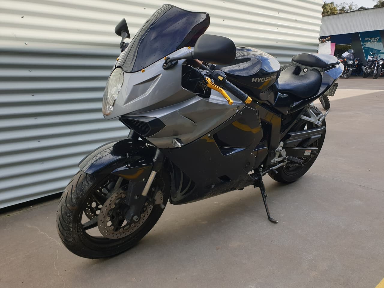 2011 HYOSUNG GT250R EFI ROAD BIKE