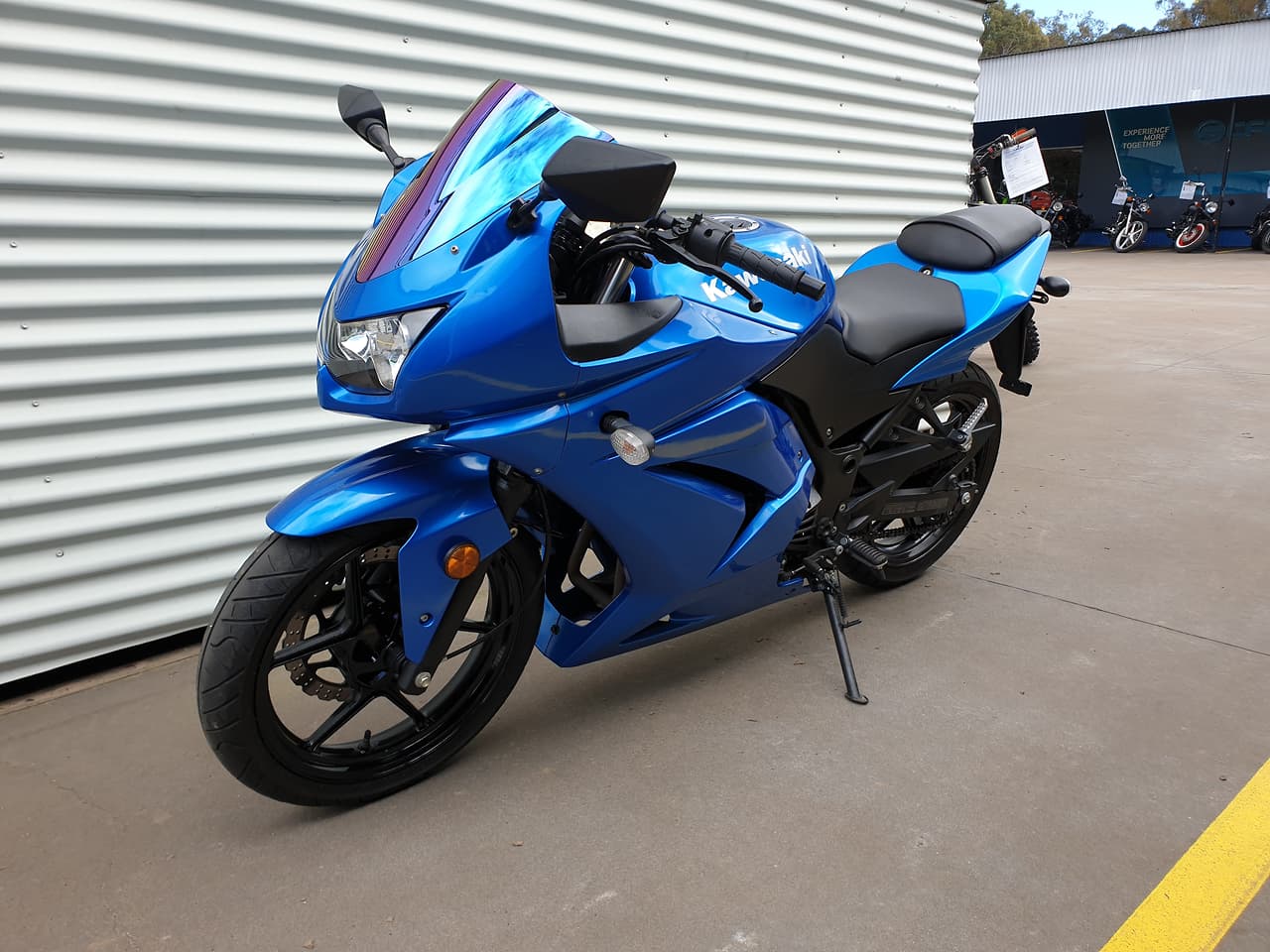 2009 KAWASAKI ROAD BIKE