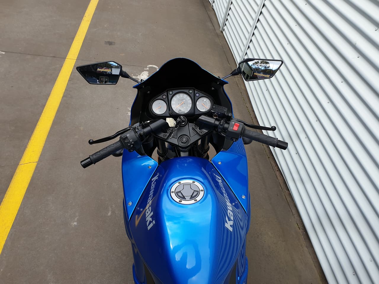 2009 KAWASAKI ROAD BIKE