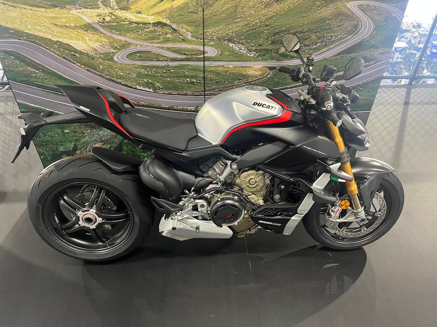 2022 DUCATI STREETFIGHTER V4 SPORTS