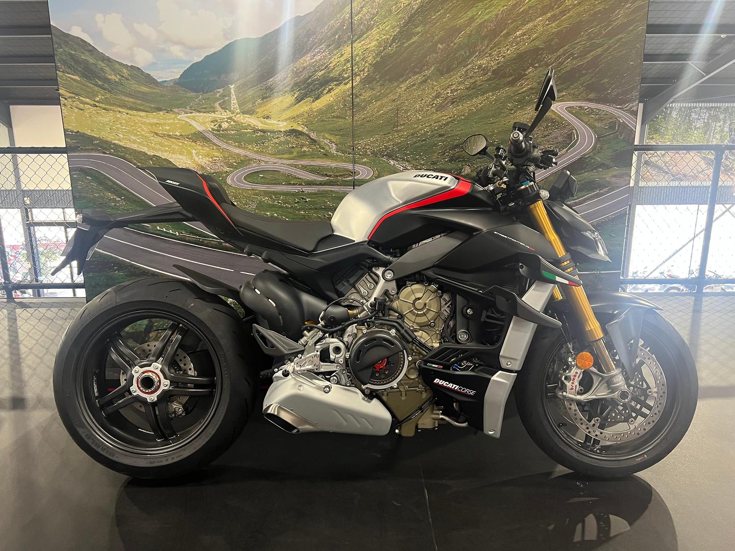 2022 DUCATI STREETFIGHTER V4 SPORTS