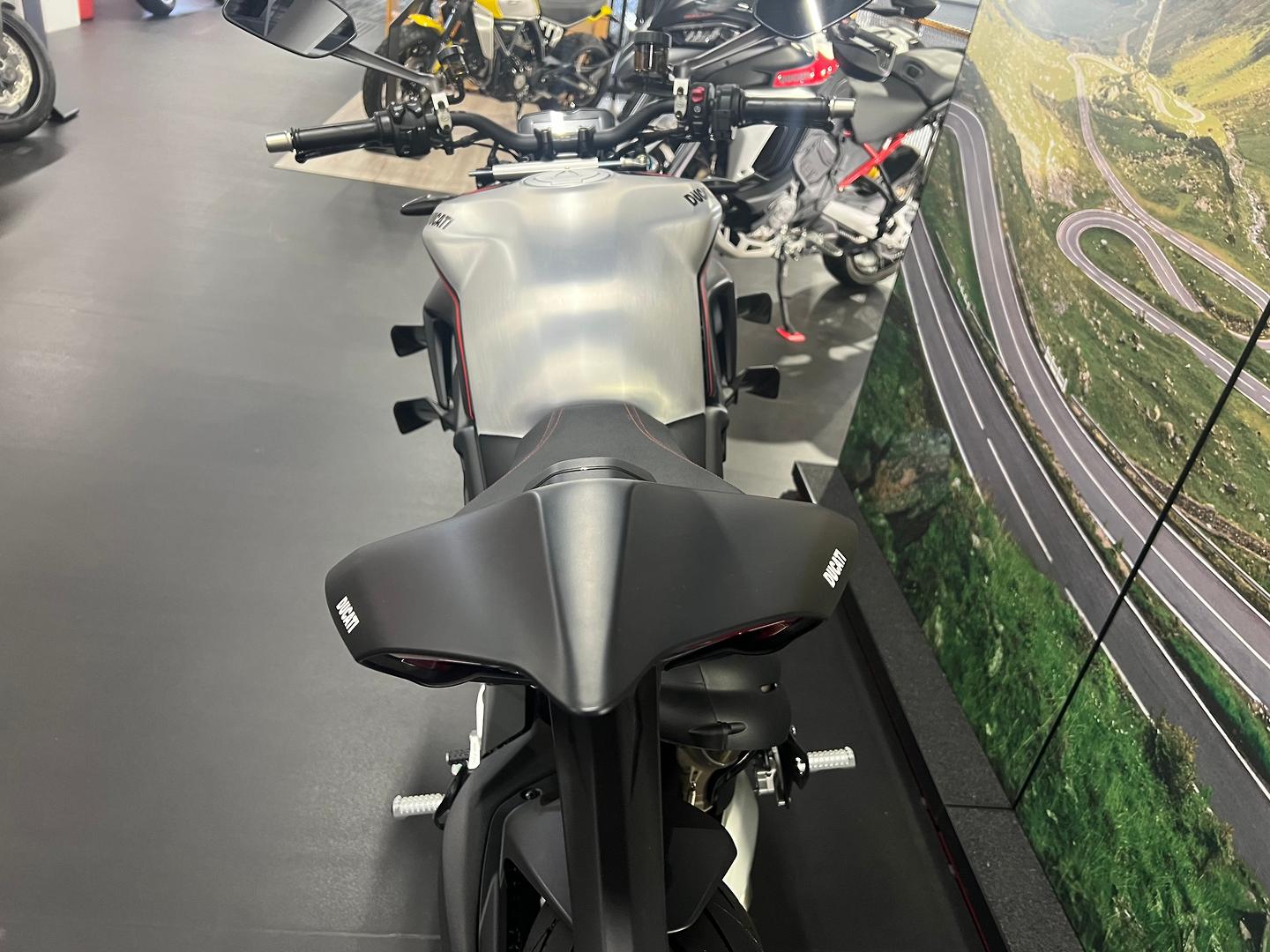 2022 DUCATI STREETFIGHTER V4 SPORTS